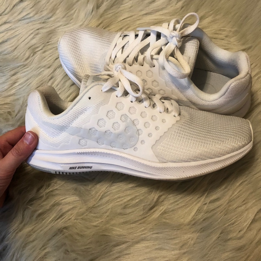 brand new nike tennis shoes